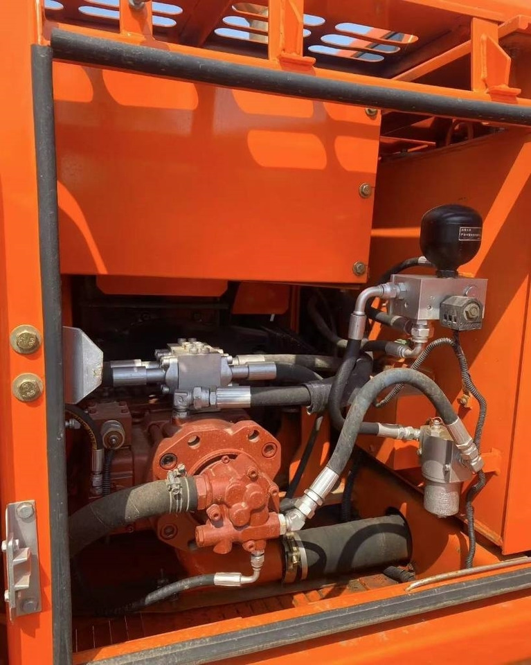 Doosan DH 150  - حفارات زحافة: صور 3 Doosan DH 150  - حفارات زحافة: صور 3