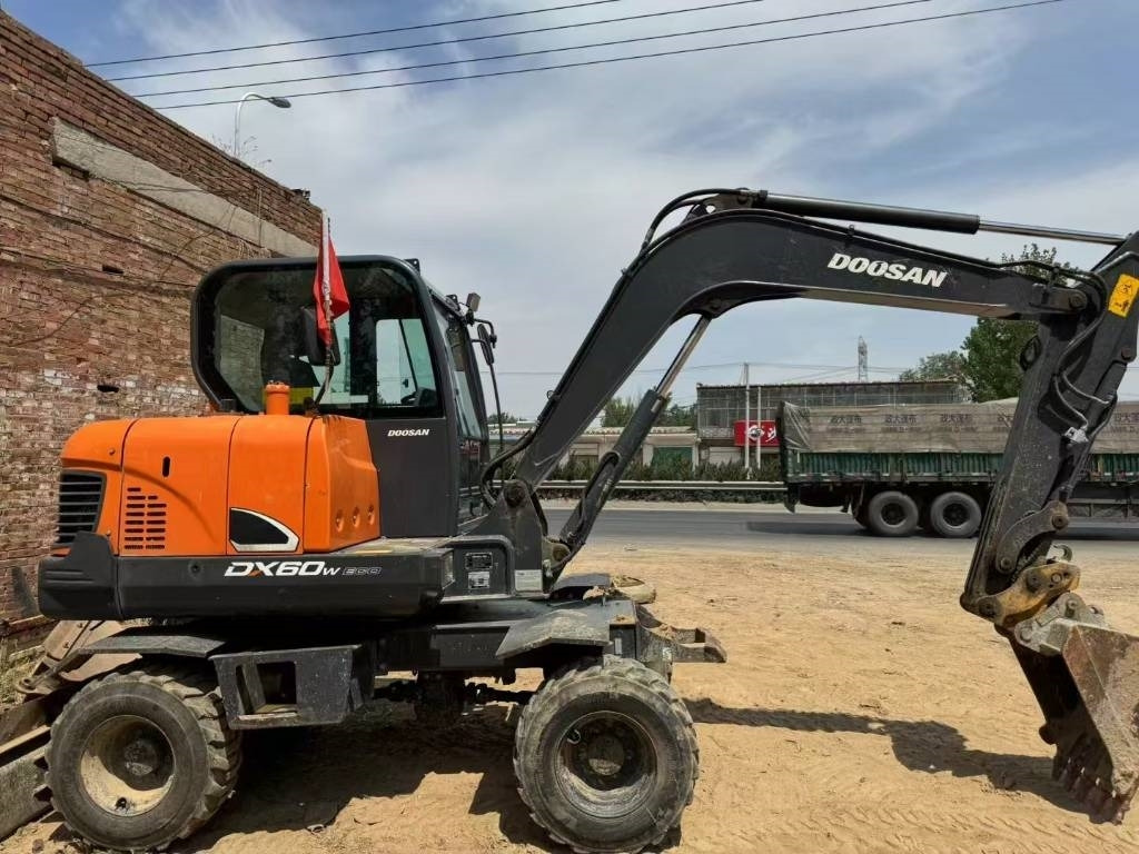 Doosan DX 60  - حفارة مصغرة: صور 3 Doosan DX 60  - حفارة مصغرة: صور 3
