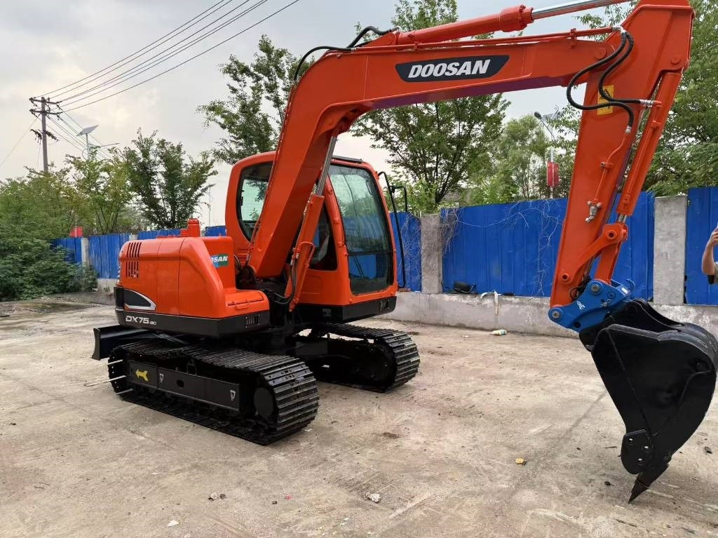 Doosan DX 75  - حفارات زحافة: صور 4 Doosan DX 75  - حفارات زحافة: صور 4