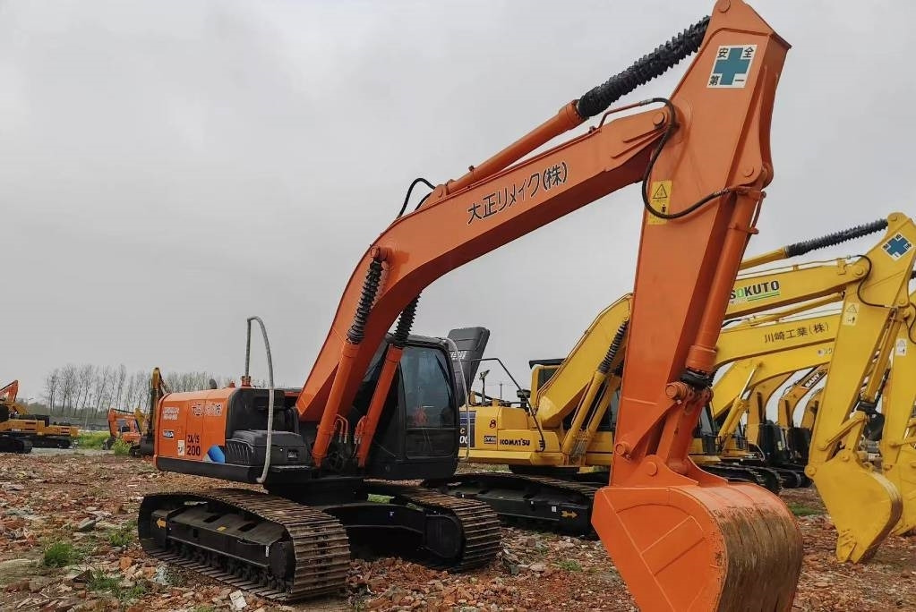Hitachi 200 - حفارات زحافة: صور 3 Hitachi 200 - حفارات زحافة: صور 3