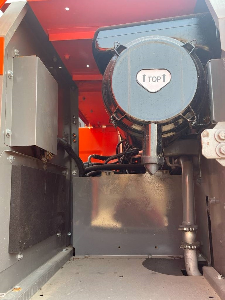 Hitachi 210LC - حفارات زحافة: صور 2 Hitachi 210LC - حفارات زحافة: صور 2