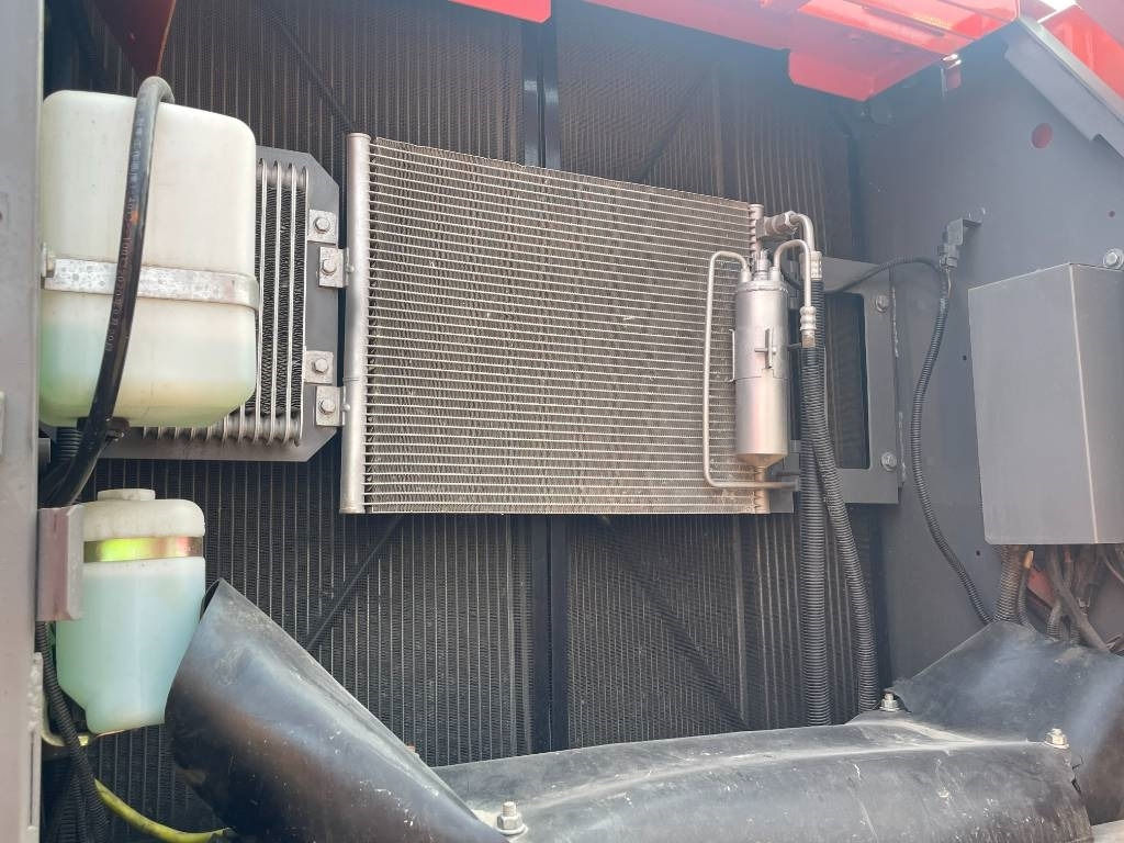 Hitachi 210LC - حفارات زحافة: صور 3 Hitachi 210LC - حفارات زحافة: صور 3