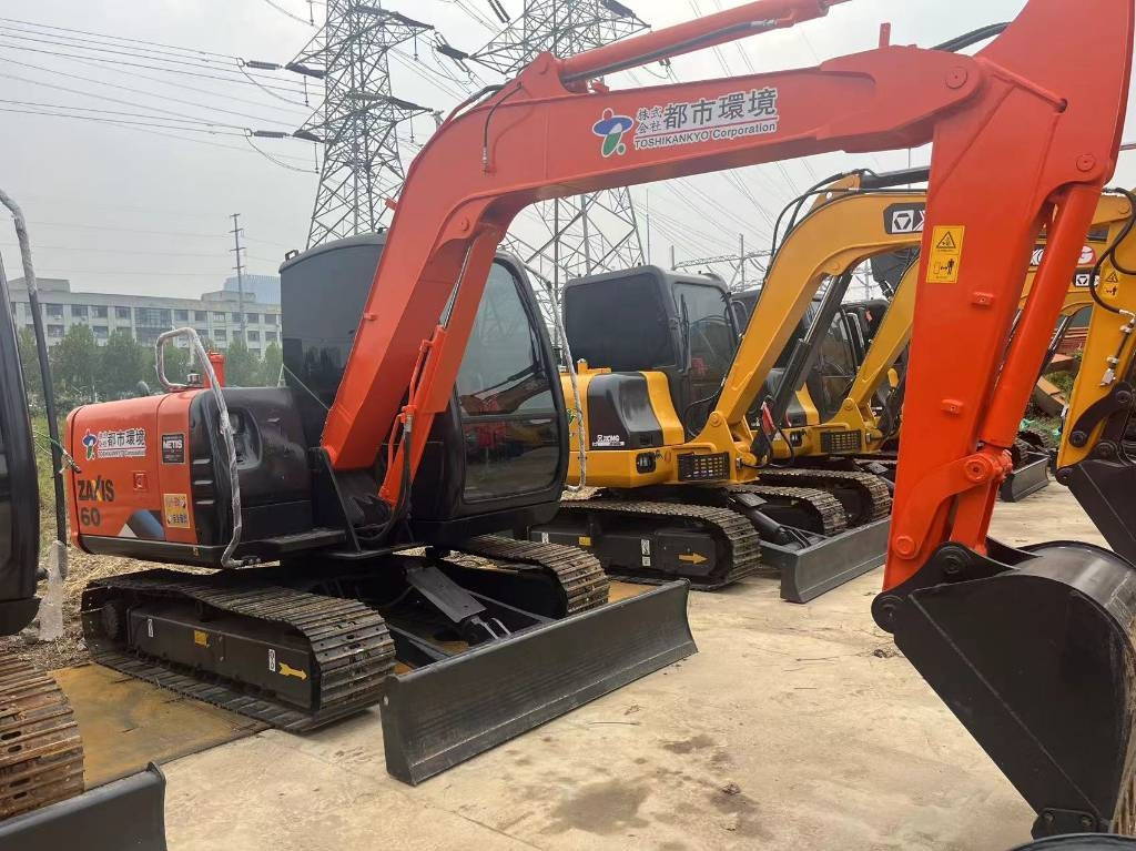 Hitachi 60 - حفارة مصغرة: صور 1 Hitachi 60 - حفارة مصغرة: صور 1