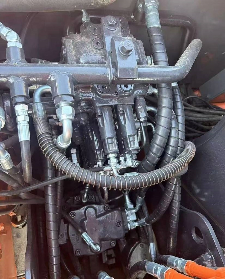 Hitachi 70 - حفارة مصغرة: صور 2 Hitachi 70 - حفارة مصغرة: صور 2