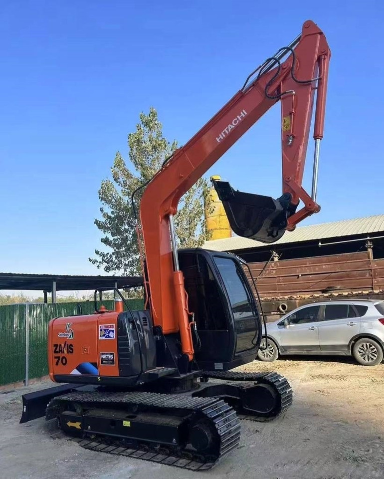 Hitachi ZAXS 70 - حفارة مصغرة: صور 1 Hitachi ZAXS 70 - حفارة مصغرة: صور 1