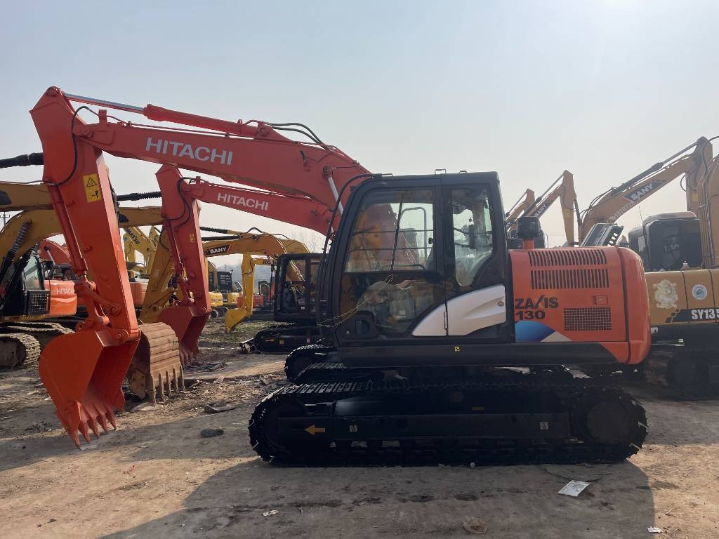 Hitachi ZX 130 - حفارات زحافة: صور 1 Hitachi ZX 130 - حفارات زحافة: صور 1