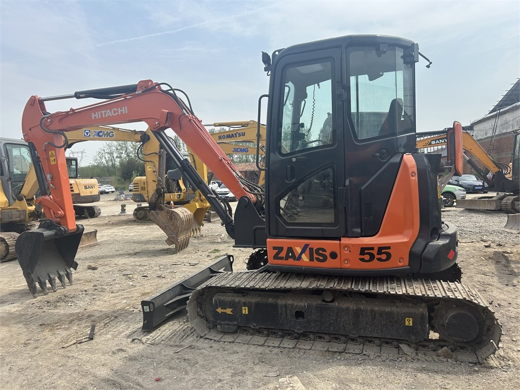 Hitachi ZX 55 - حفارة مصغرة: صور 1 Hitachi ZX 55 - حفارة مصغرة: صور 1