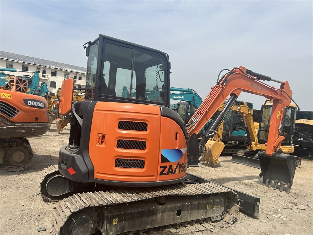 Hitachi ZX 55 - حفارة مصغرة: صور 5 Hitachi ZX 55 - حفارة مصغرة: صور 5