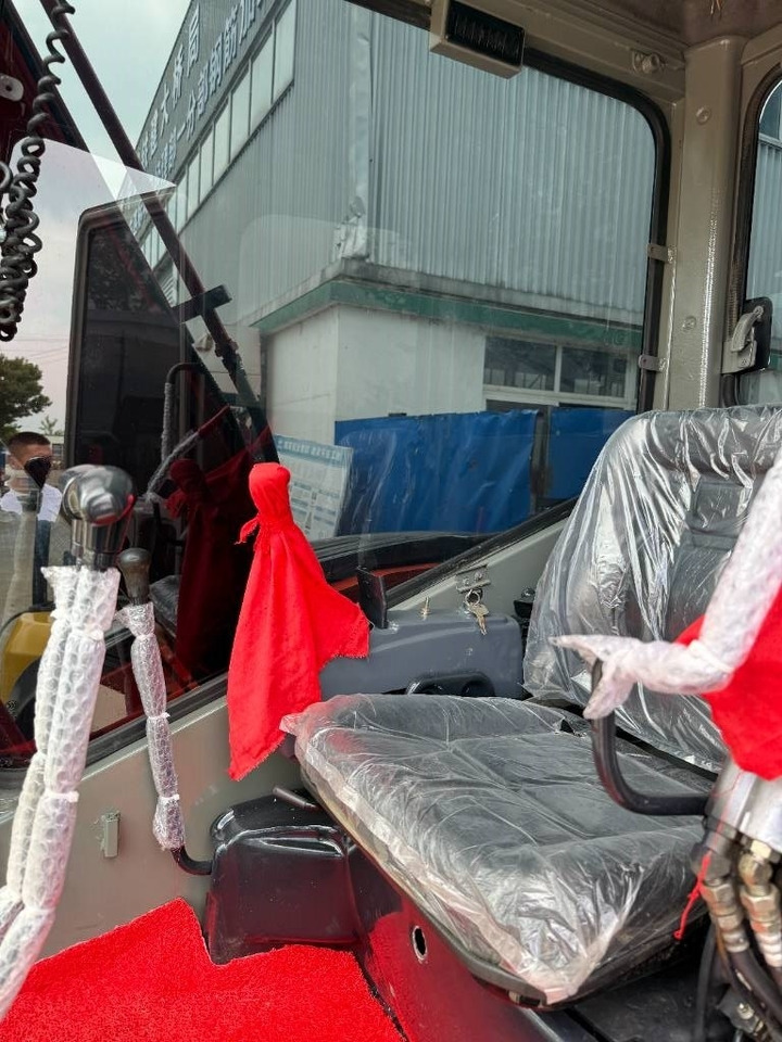 Hitachi ZX 55 - حفارة مصغرة: صور 5 Hitachi ZX 55 - حفارة مصغرة: صور 5