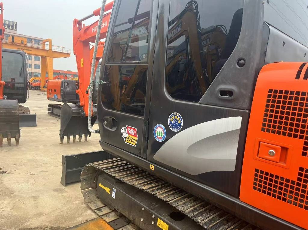 Hitachi ZX 60 - حفارة مصغرة: صور 1 Hitachi ZX 60 - حفارة مصغرة: صور 1