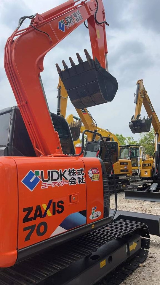 Hitachi ZX 70 - حفارة مصغرة: صور 1 Hitachi ZX 70 - حفارة مصغرة: صور 1
