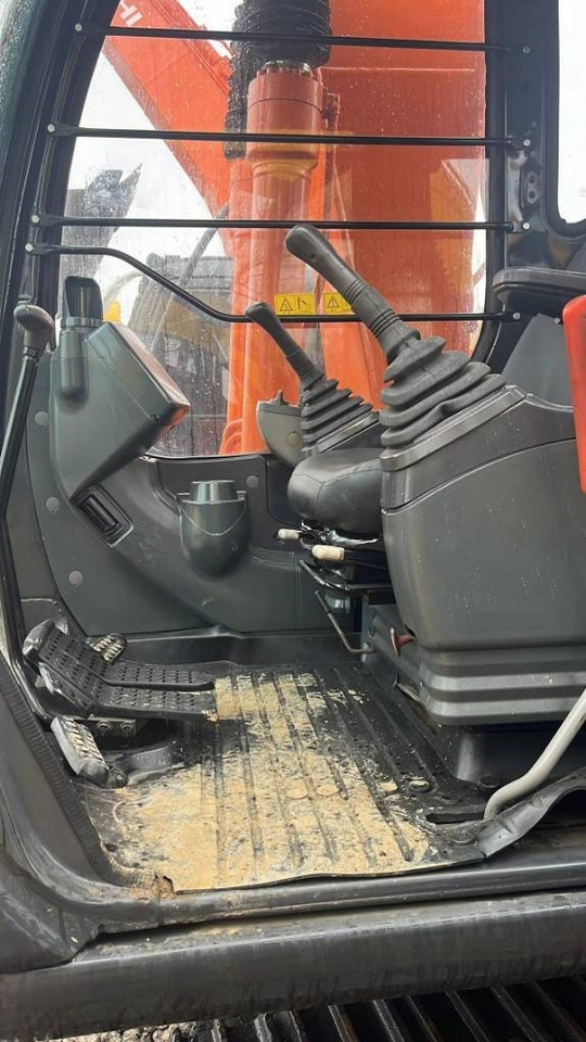 Hitachi ZX120 - حفارات زحافة: صور 3 Hitachi ZX120 - حفارات زحافة: صور 3