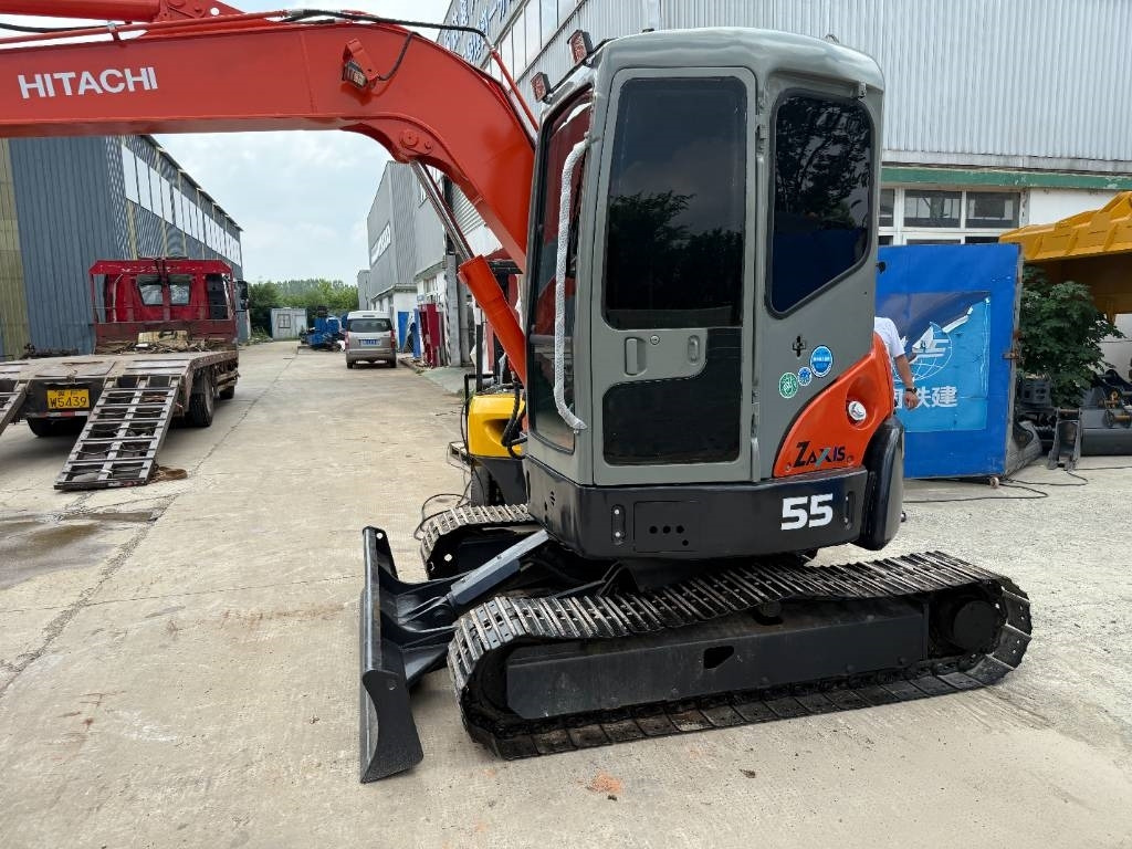Hitachi Zaxis 55 U - حفارات زحافة: صور 1 Hitachi Zaxis 55 U - حفارات زحافة: صور 1