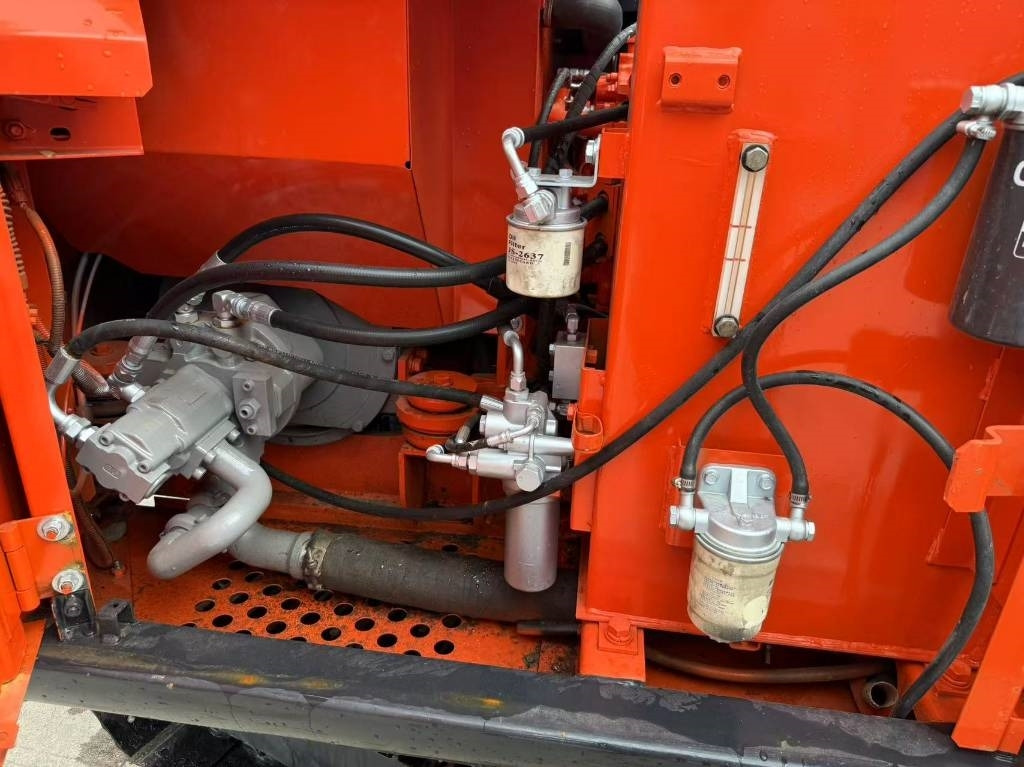 Hitachi Zaxis 60 - حفارات زحافة: صور 3 Hitachi Zaxis 60 - حفارات زحافة: صور 3