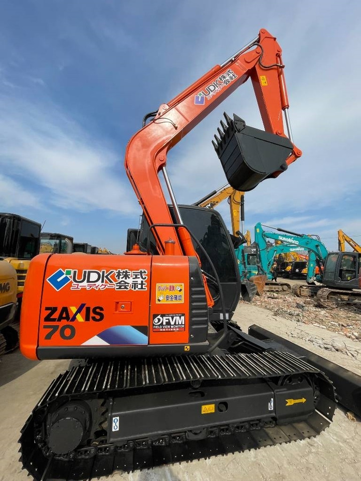 Hitachi Zaxis 70 - حفارات زحافة: صور 1 Hitachi Zaxis 70 - حفارات زحافة: صور 1