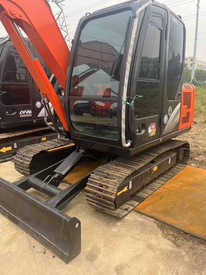 Hitachi zaxis60 - حفارات زحافة: صور 1 Hitachi zaxis60 - حفارات زحافة: صور 1