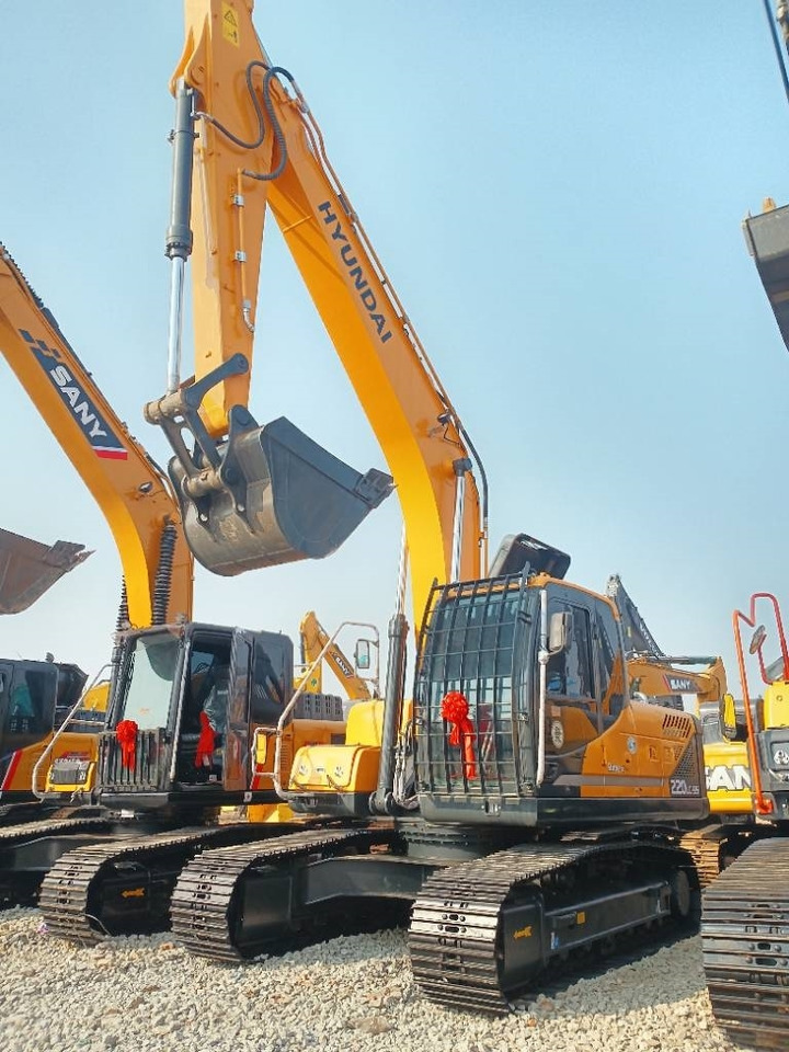 Hyundai 220 - حفارة مصغرة: صور 1 Hyundai 220 - حفارة مصغرة: صور 1