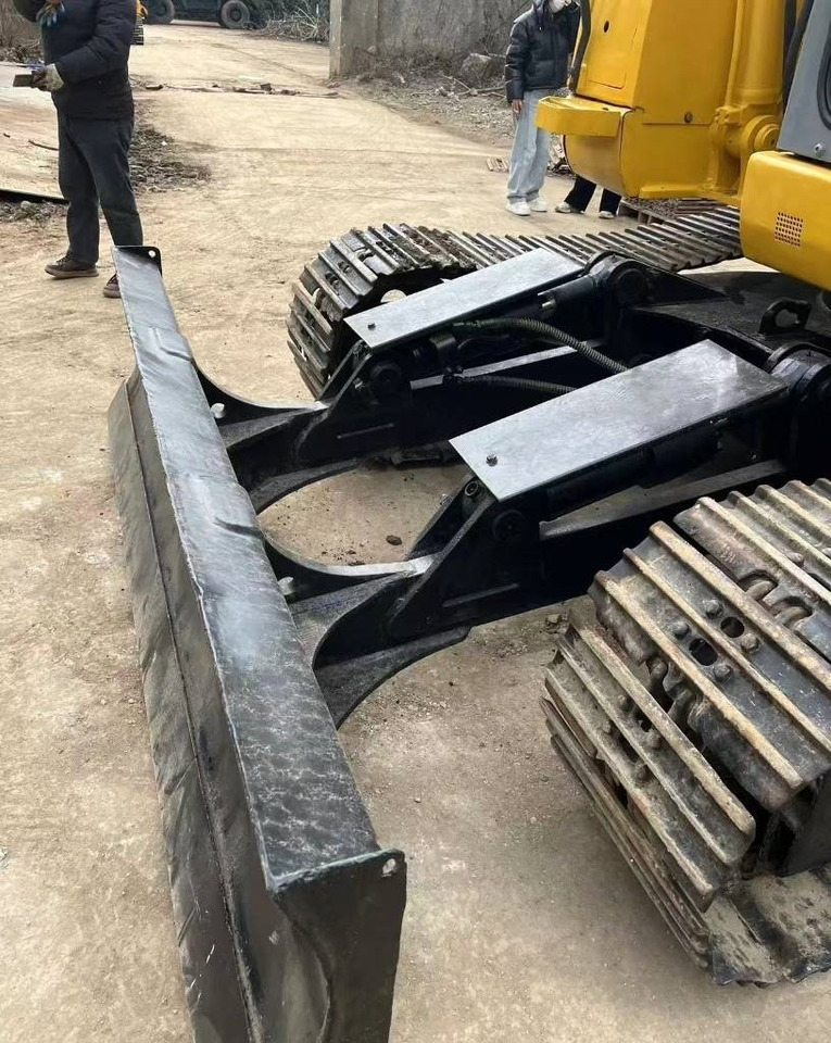 Komatsu 128 US - حفارات زحافة: صور 5 Komatsu 128 US - حفارات زحافة: صور 5
