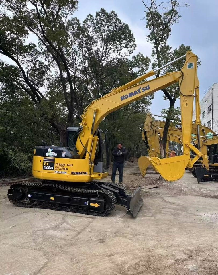 Komatsu 128 US - حفارات زحافة: صور 1 Komatsu 128 US - حفارات زحافة: صور 1