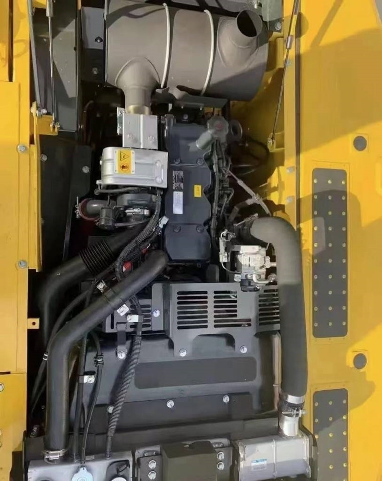 Komatsu PC 200-8 - حفارات زحافة: صور 2 Komatsu PC 200-8 - حفارات زحافة: صور 2
