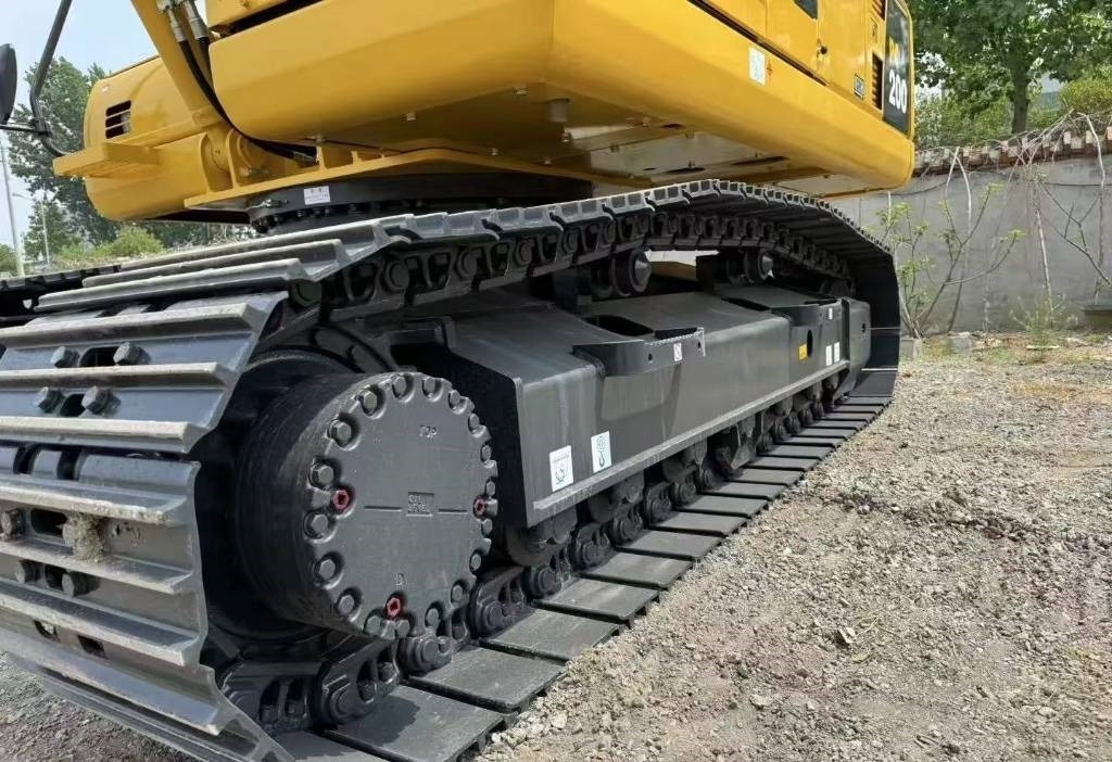 Komatsu PC 200-8 - حفارات زحافة: صور 4 Komatsu PC 200-8 - حفارات زحافة: صور 4