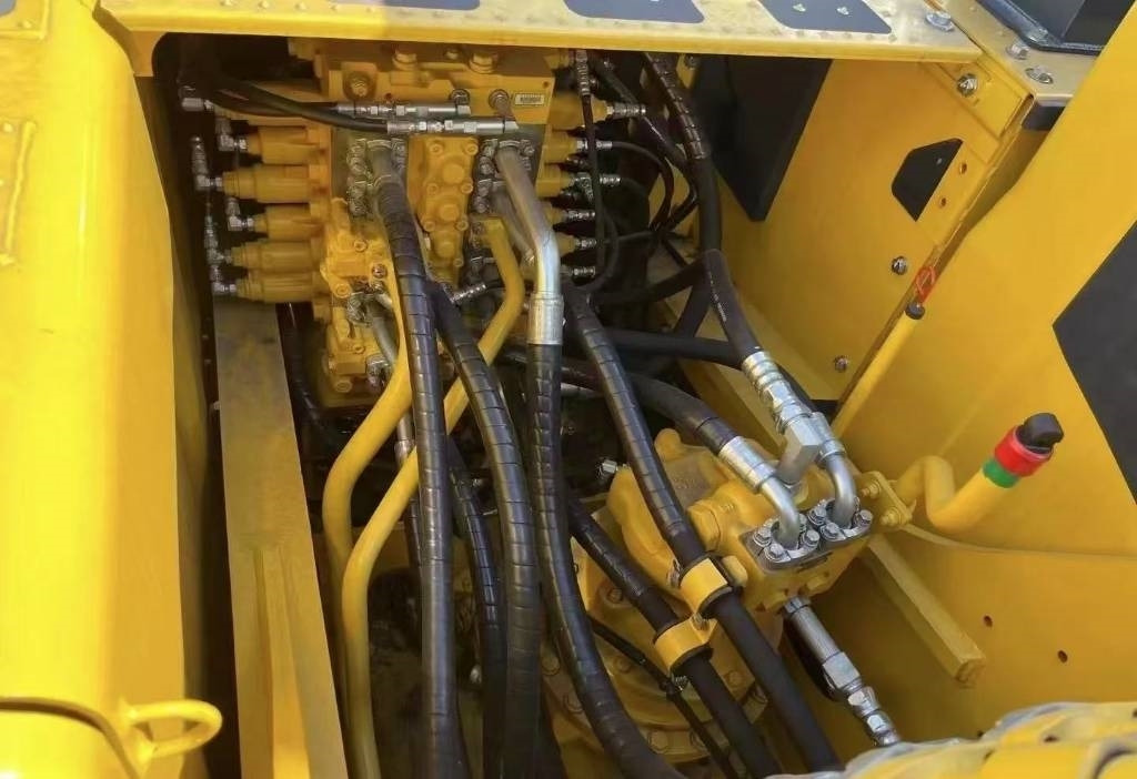 Komatsu PC 200-8 - حفارات زحافة: صور 3 Komatsu PC 200-8 - حفارات زحافة: صور 3