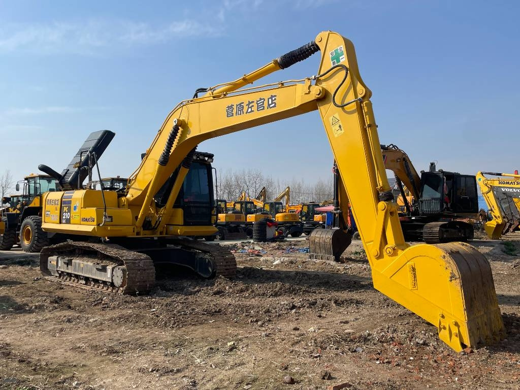 Komatsu PC 210 - حفارات زحافة: صور 1 Komatsu PC 210 - حفارات زحافة: صور 1