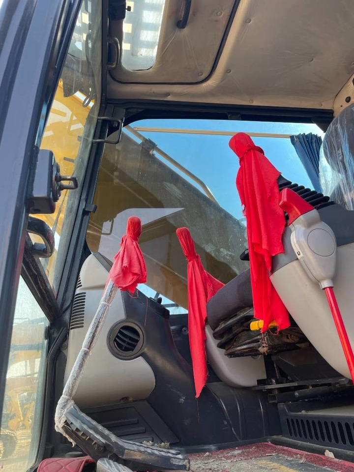 Komatsu PC 210 - حفارات زحافة: صور 3 Komatsu PC 210 - حفارات زحافة: صور 3