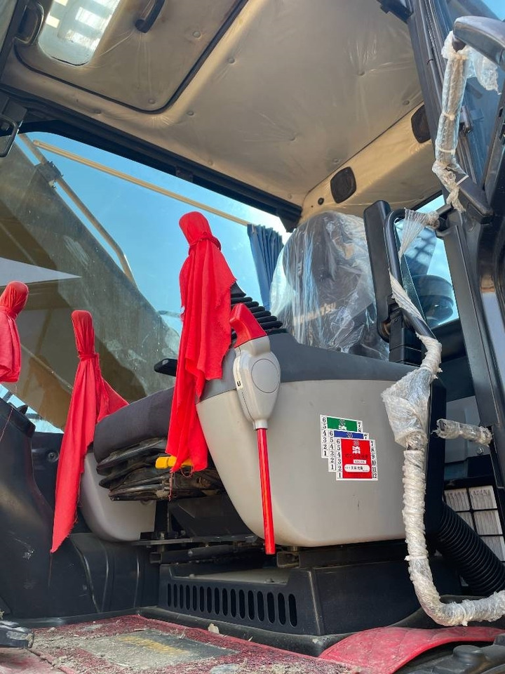 Komatsu PC 210 - حفارات زحافة: صور 2 Komatsu PC 210 - حفارات زحافة: صور 2