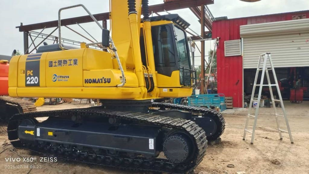 Komatsu PC 220-7 - حفارات زحافة: صور 5 Komatsu PC 220-7 - حفارات زحافة: صور 5