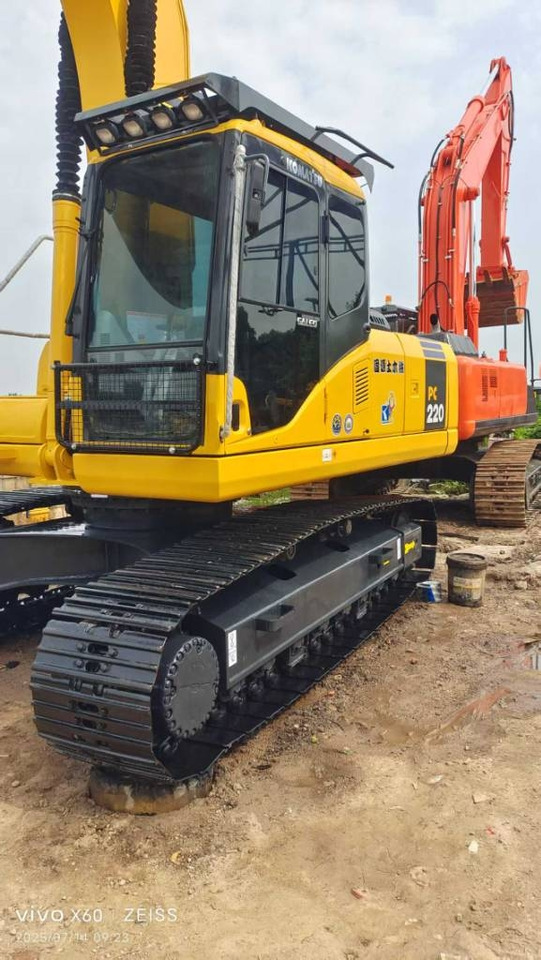 Komatsu PC 220-7 - حفارات زحافة: صور 1 Komatsu PC 220-7 - حفارات زحافة: صور 1