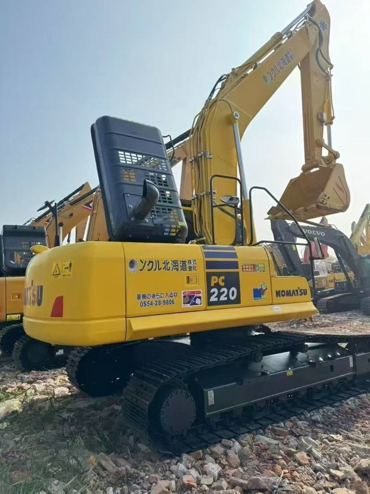 Komatsu PC 220-8  - حفارات زحافة: صور 5 Komatsu PC 220-8  - حفارات زحافة: صور 5