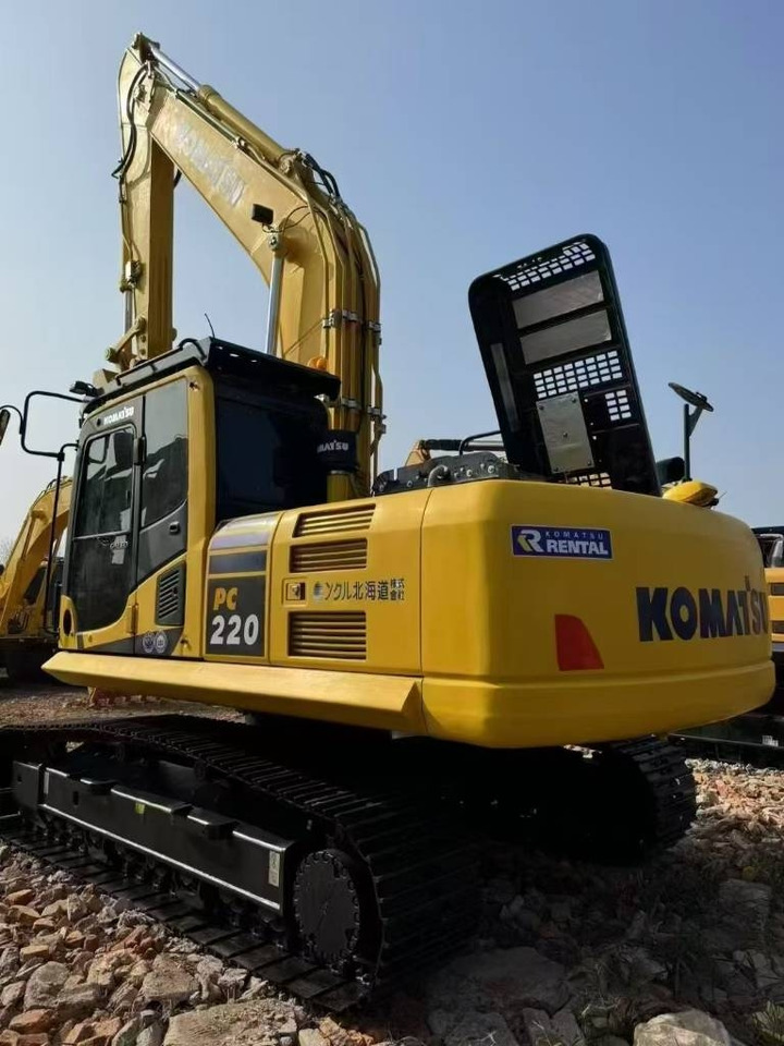 Komatsu PC 220-8  - حفارات زحافة: صور 1 Komatsu PC 220-8  - حفارات زحافة: صور 1