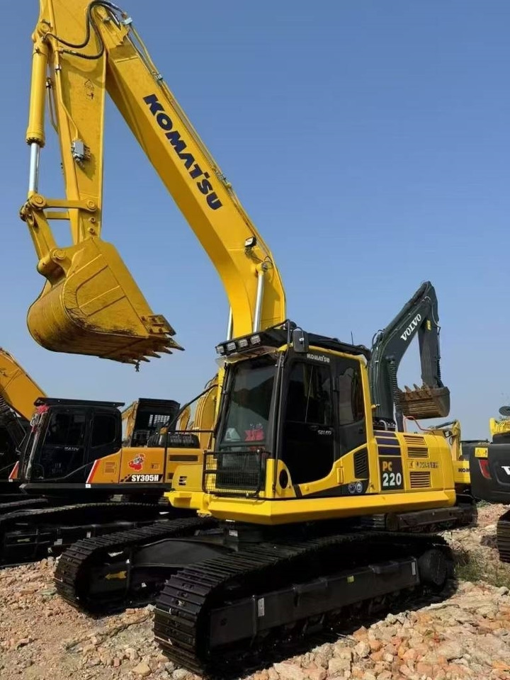 Komatsu PC 220-8  - حفارات زحافة: صور 4 Komatsu PC 220-8  - حفارات زحافة: صور 4