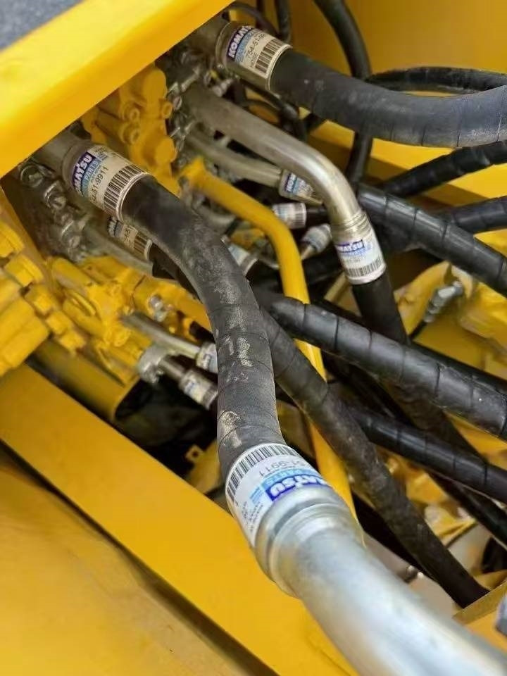 Komatsu PC 220 - حفارات زحافة: صور 5 Komatsu PC 220 - حفارات زحافة: صور 5