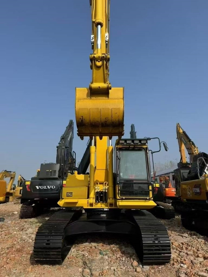 Komatsu PC 220 - حفارات زحافة: صور 3 Komatsu PC 220 - حفارات زحافة: صور 3