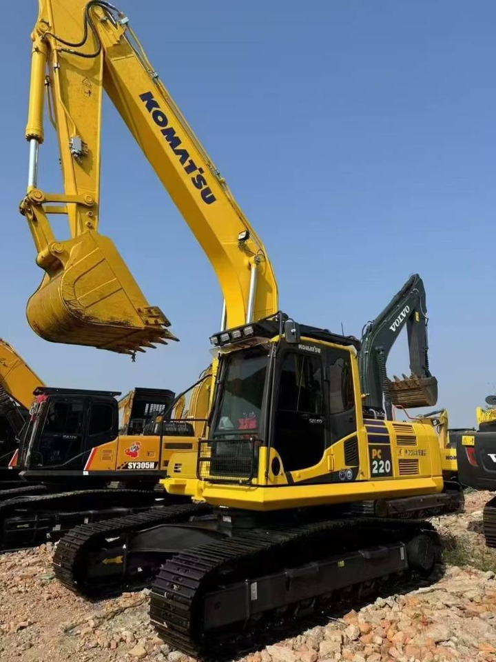 Komatsu PC 220 - حفارات زحافة: صور 1 Komatsu PC 220 - حفارات زحافة: صور 1