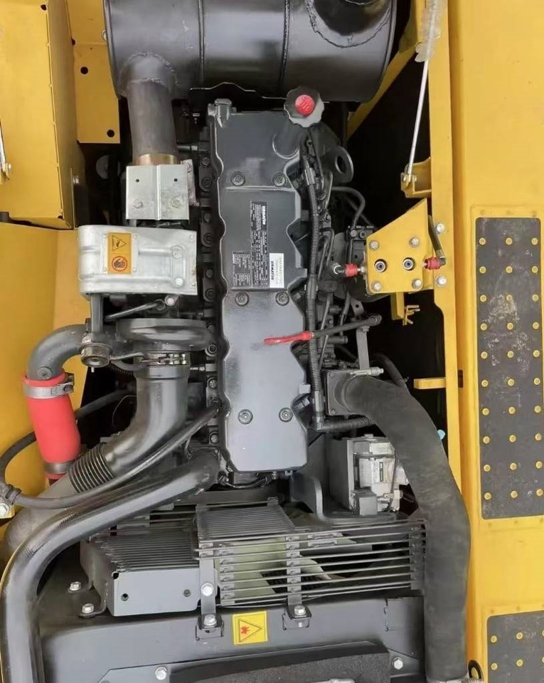Komatsu PC 240  - حفارات زحافة: صور 2 Komatsu PC 240  - حفارات زحافة: صور 2