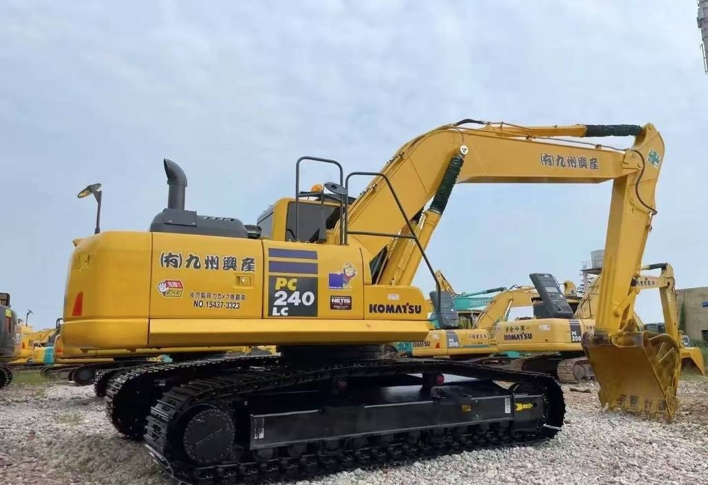Komatsu PC 240  - حفارات زحافة: صور 1 Komatsu PC 240  - حفارات زحافة: صور 1