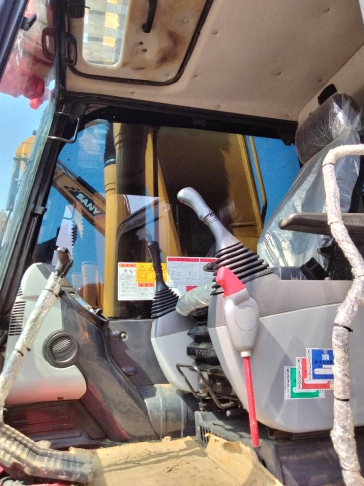 Komatsu PC 240 - حفارات زحافة: صور 4 Komatsu PC 240 - حفارات زحافة: صور 4
