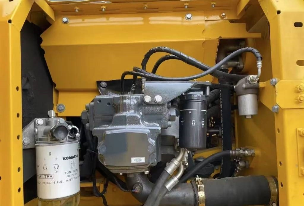 Komatsu PC 240  - حفارات زحافة: صور 5 Komatsu PC 240  - حفارات زحافة: صور 5