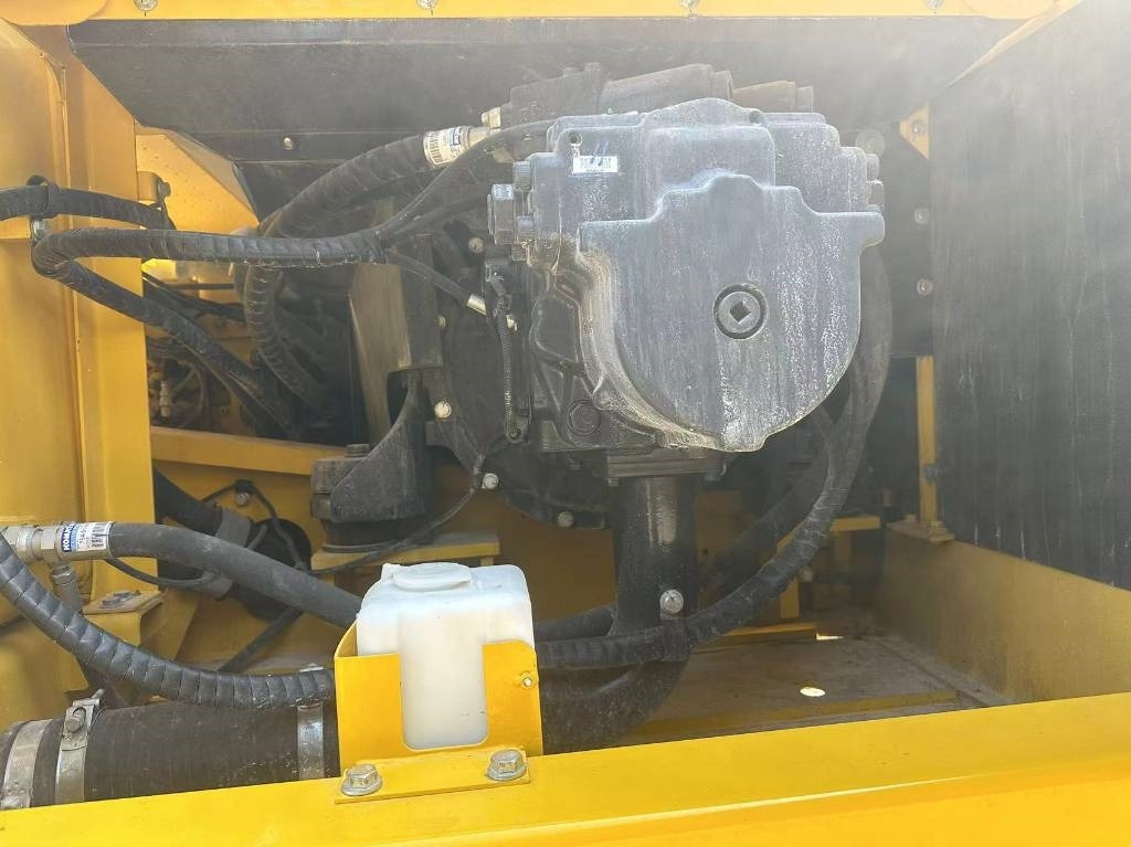 Komatsu PC 400-8 - حفارات زحافة: صور 5 Komatsu PC 400-8 - حفارات زحافة: صور 5
