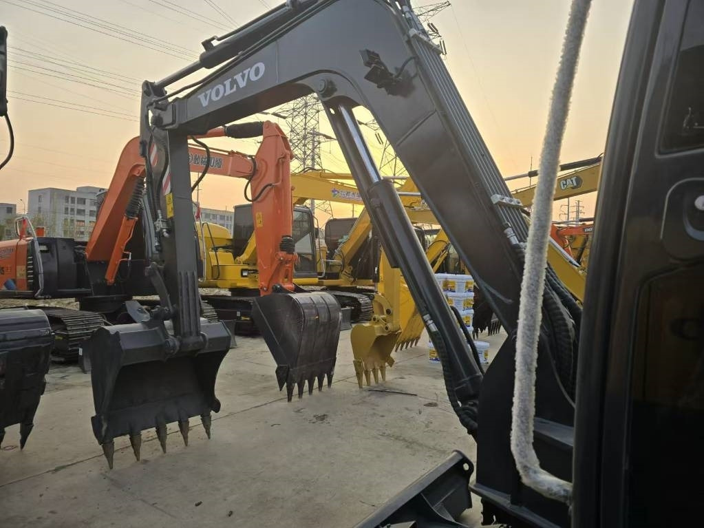 تأجير Volvo EC 60 Volvo EC 60: صور 18 تأجير Volvo EC 60 Volvo EC 60: صور 18