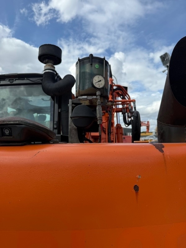 حفارات زحافة Hitachi ZX 135 US-5B: صور 10 حفارات زحافة Hitachi ZX 135 US-5B: صور 10