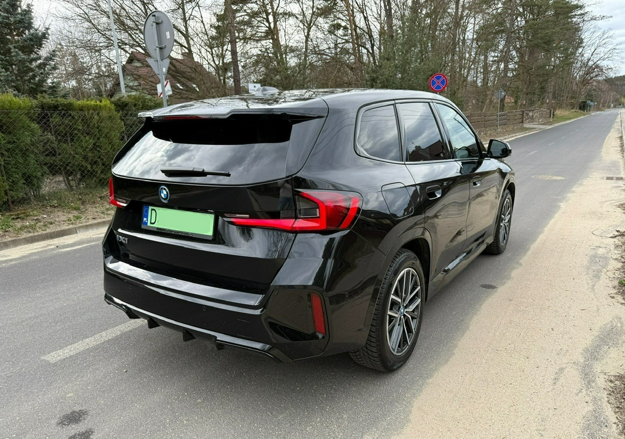 BMW X1 iX1 iX1 xDrive30 313KM M-Sport H/K Panorama AdaptiveLed Masaże Kam360 - سيارة دفع رباعي: صور 4 BMW X1 iX1 iX1 xDrive30 313KM M-Sport H/K Panorama AdaptiveLed Masaże Kam360 - سيارة دفع رباعي: صور 4