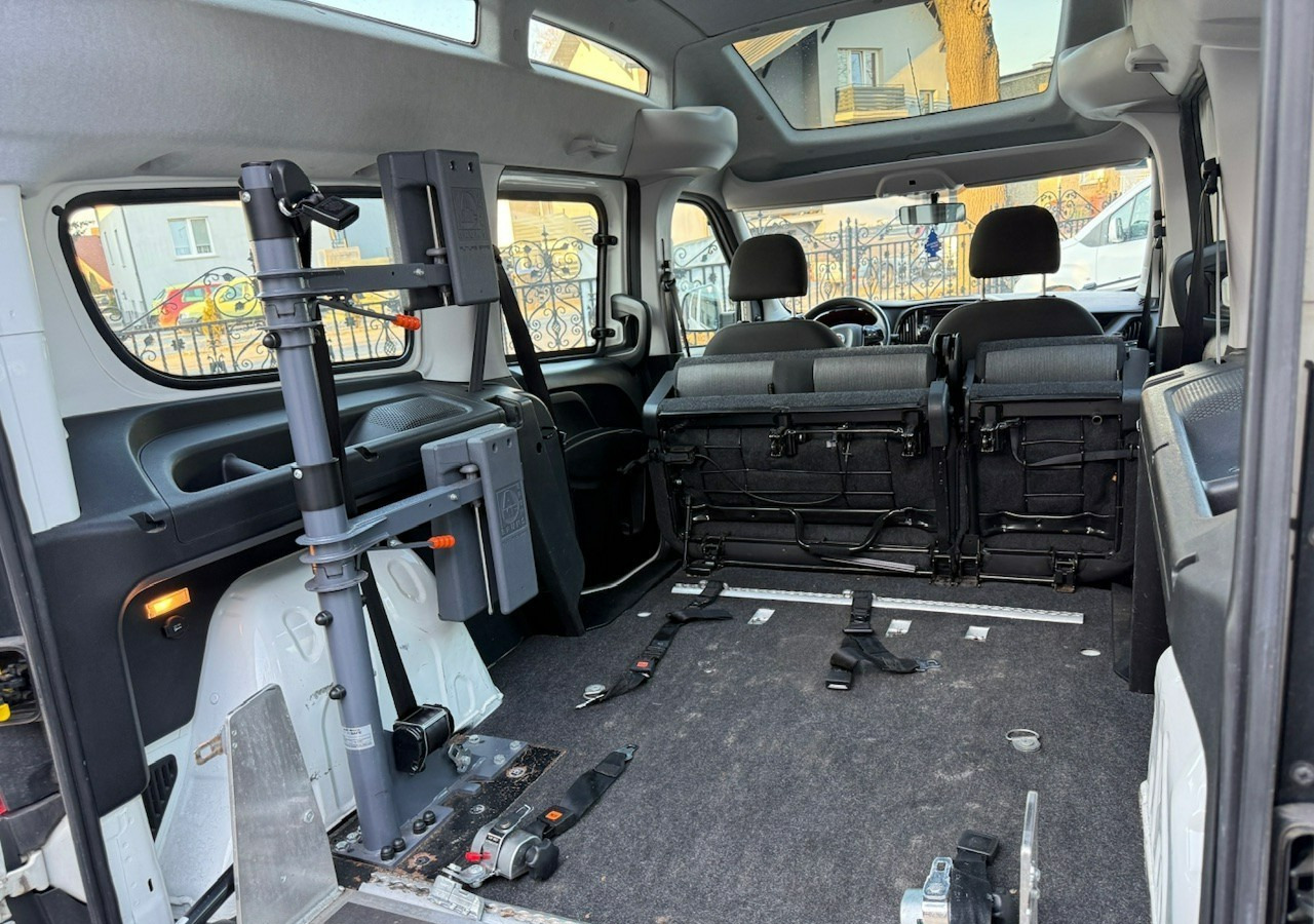 Fiat Doblo II Doblo 1.6-120KM dla Niepełnosprawnych RAMPA Inwalida Model 2020 - سيارة: صور 4 Fiat Doblo II Doblo 1.6-120KM dla Niepełnosprawnych RAMPA Inwalida Model 2020 - سيارة: صور 4