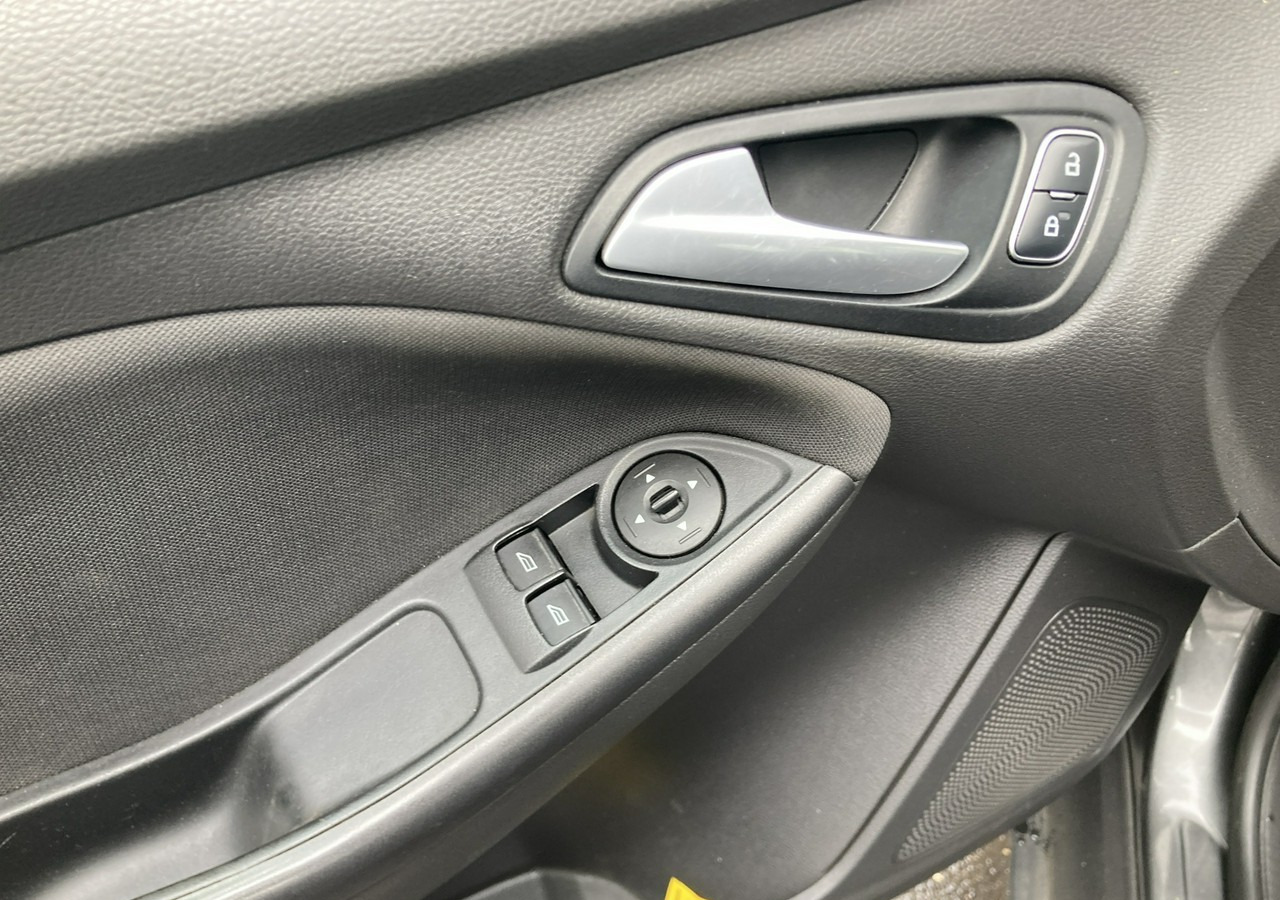 هاتشباك Ford Focus III Focus 1.0 EcoBoost Klima Salon PL 2015: صور 11