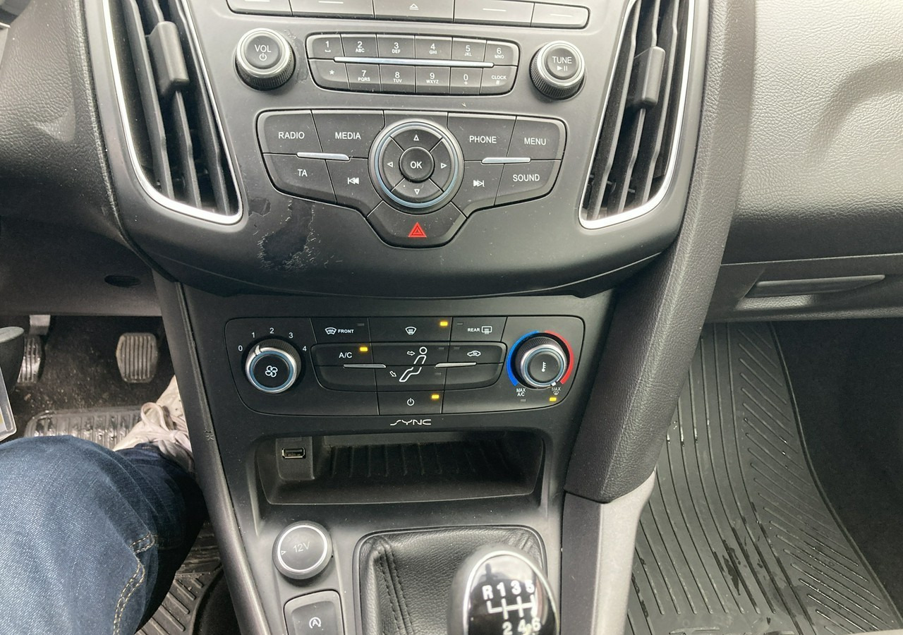 هاتشباك Ford Focus III Focus 1.0 EcoBoost Klima Salon PL 2015: صور 14