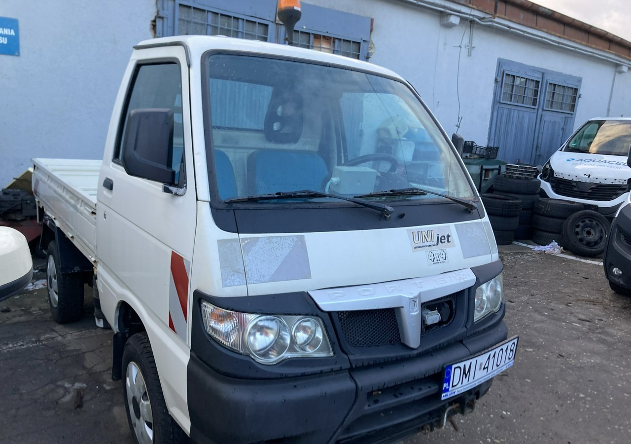 Inna Inny PFAU Piaggio Porter 4X4 Skrzynia odśnieżarka Pług 5655km 2012 - الشاحنات الصغيرة المسطحة: صور 2 Inna Inny PFAU Piaggio Porter 4X4 Skrzynia odśnieżarka Pług 5655km 2012 - الشاحنات الصغيرة المسطحة: صور 2