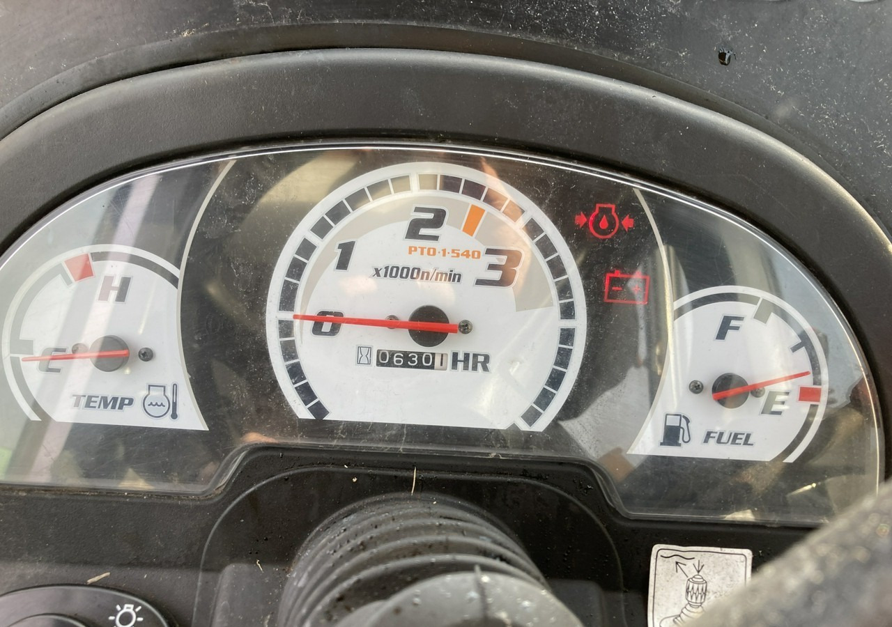 Inna Inny Traktor Kubota 4X4 B 3030 Odśnieżarka posypywarka Pług 2011 - جرارات البلدية: صور 5 Inna Inny Traktor Kubota 4X4 B 3030 Odśnieżarka posypywarka Pług 2011 - جرارات البلدية: صور 5